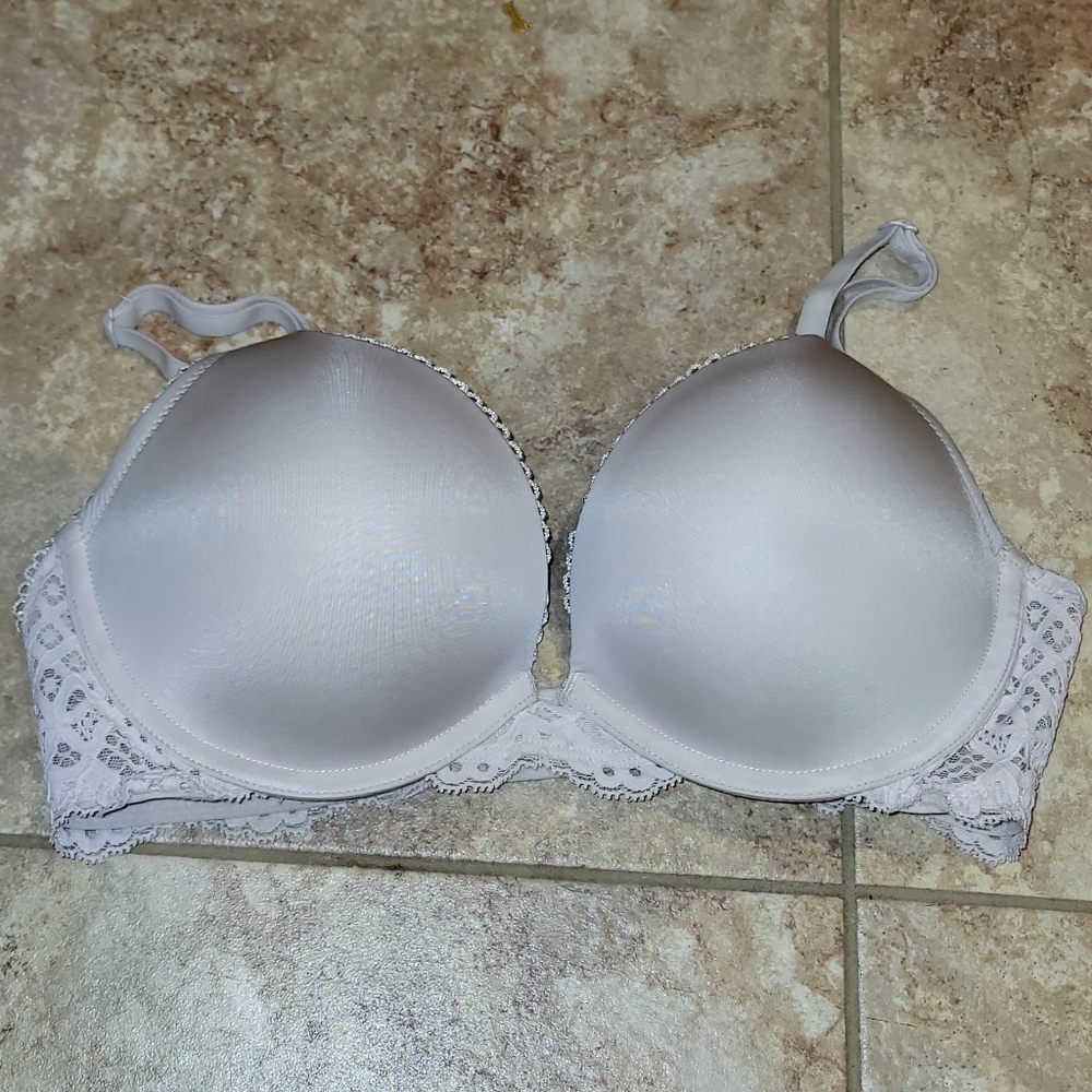 Victoria's Secret 32D bra